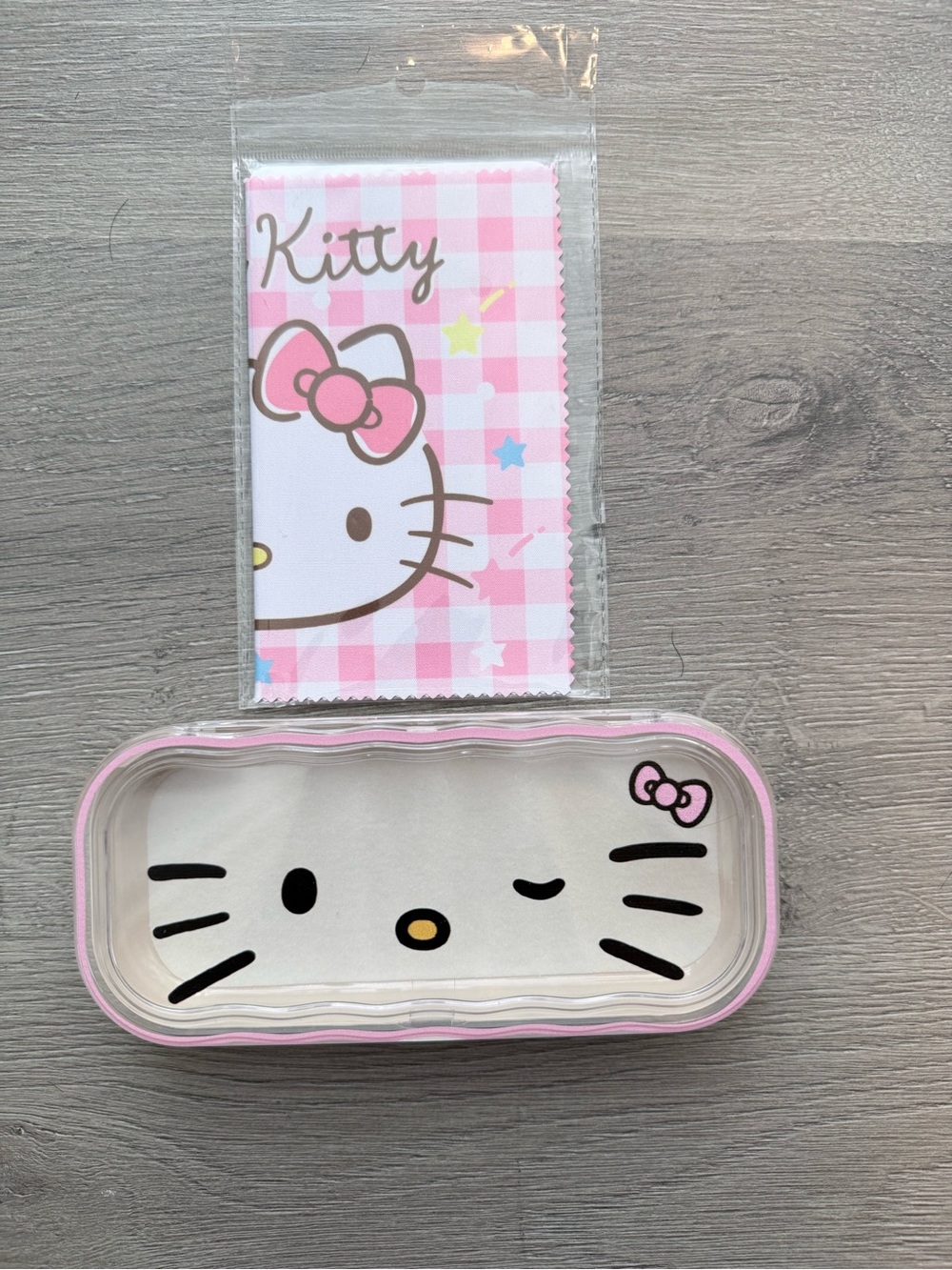 Hello Kitty Pink Eyewear Case and Cleaning Cloth Set